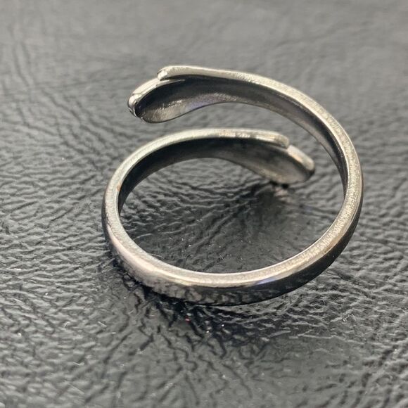 2 Matching Hugging Hands Adjustable His & Hers Ring Love Hug Rings Pair Set NEW - Picture 10 of 10